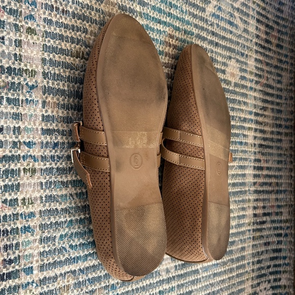 Universal thread tan flats - Picture 4 of 4